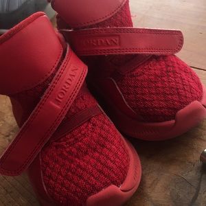 Red Jordan tennis size 6 toddler